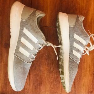 Cool classic light grey Adidas Sneaks